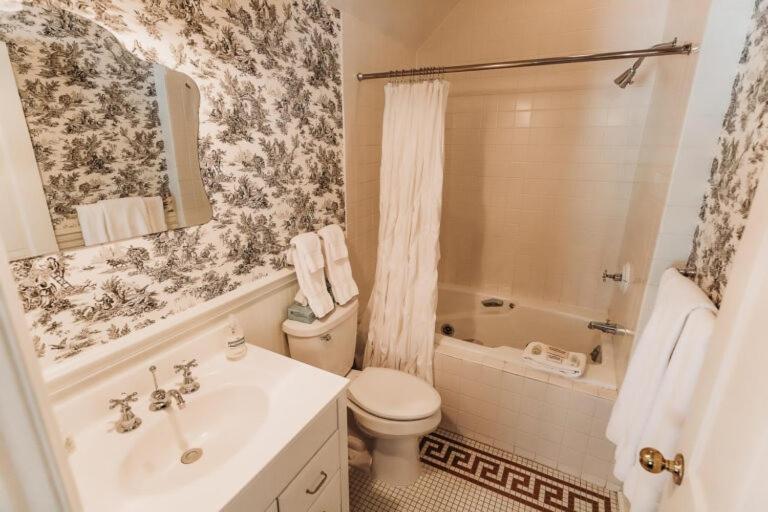 The Rochester Inn Sheboygan Falls Esterno foto