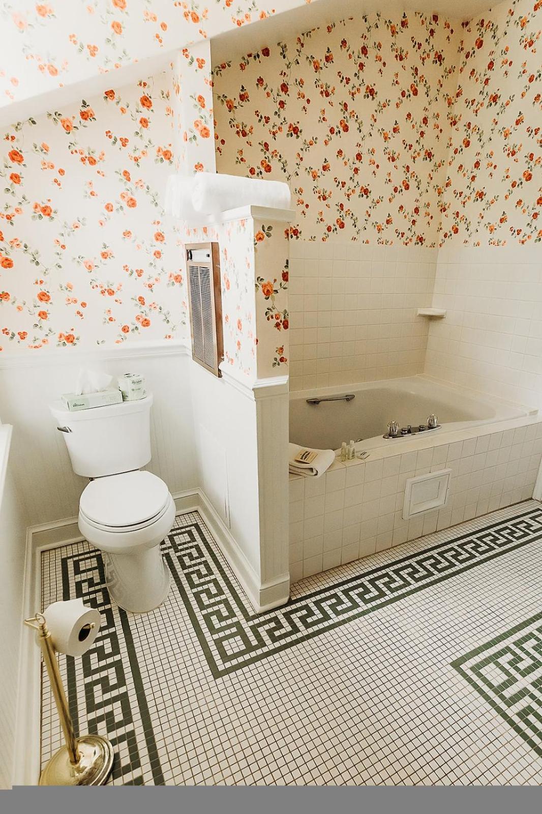 The Rochester Inn Sheboygan Falls Esterno foto