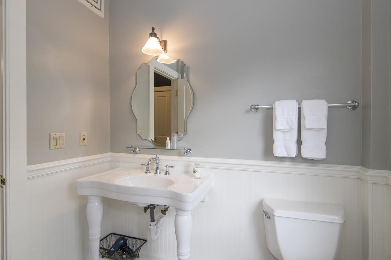 The Rochester Inn Sheboygan Falls Esterno foto