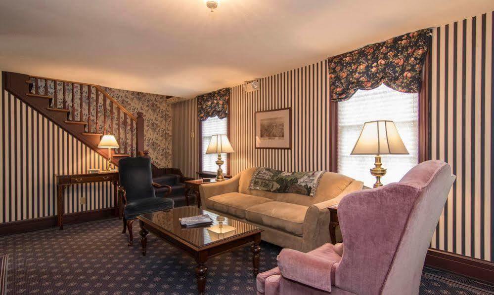 The Rochester Inn Sheboygan Falls Esterno foto